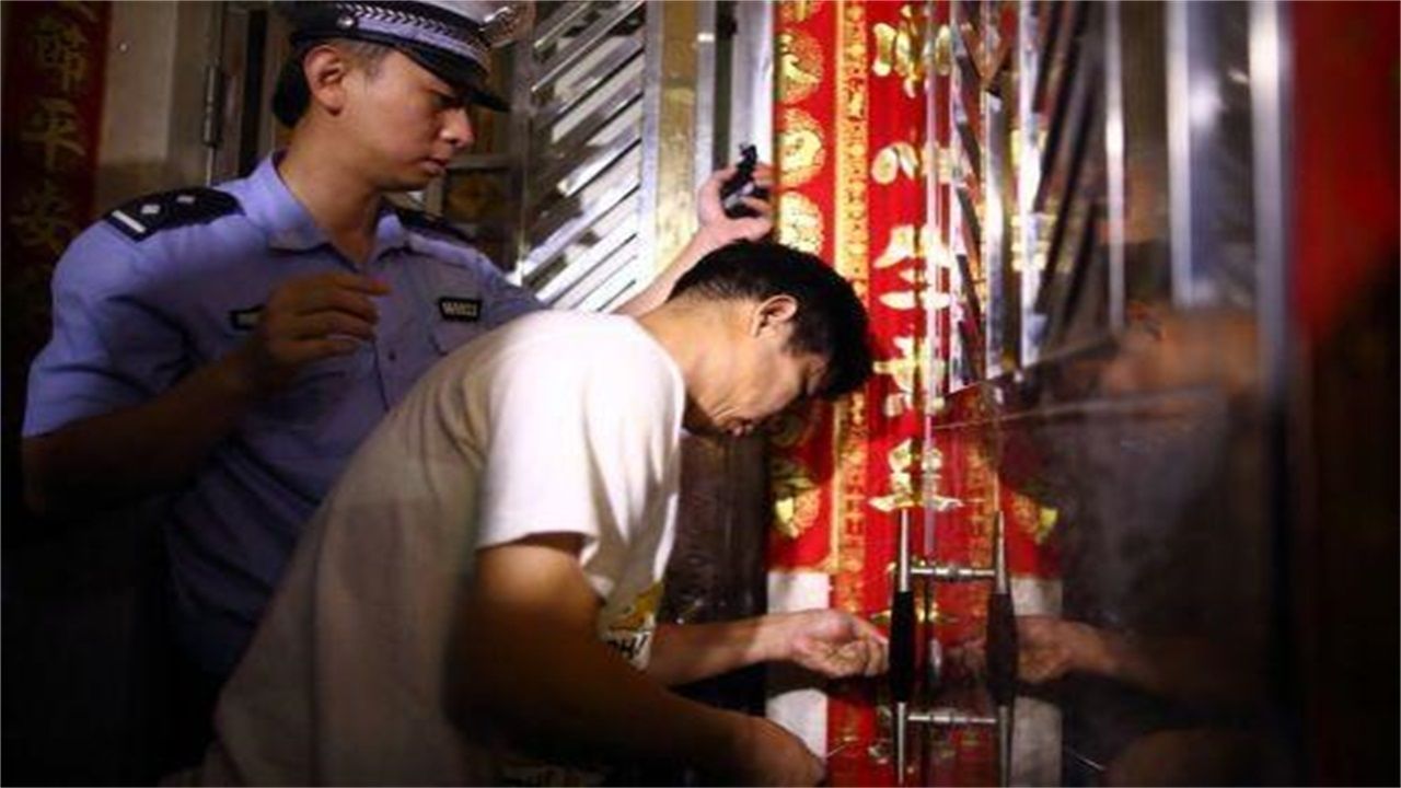 安龙6个3开锁刻章请开锁师傅开了锁后，师傅为什么一般都不进门，就算主人请也不进去？